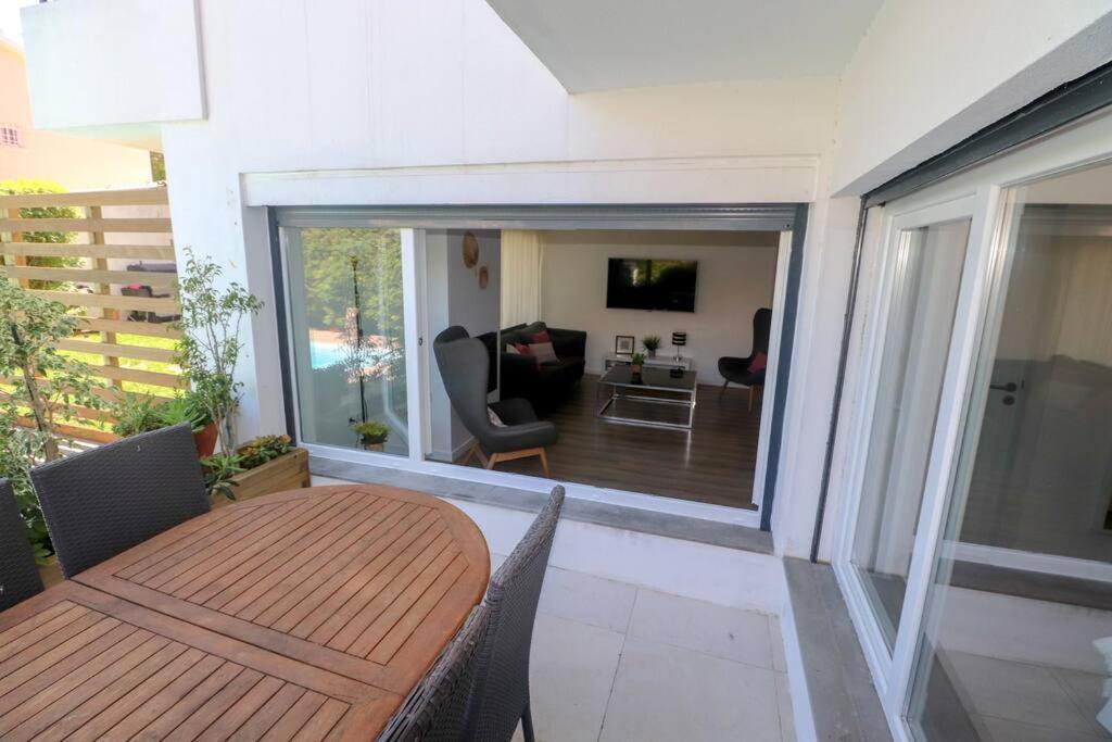 Cascais Getaway With A Shared Pool Lägenhet Exteriör bild
