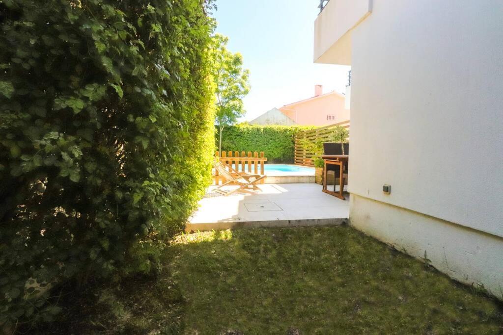 Cascais Getaway With A Shared Pool Lägenhet Exteriör bild