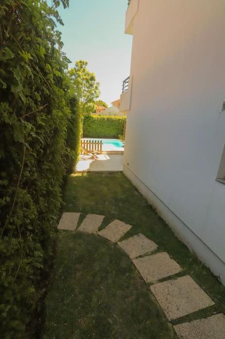 Cascais Getaway With A Shared Pool Lägenhet Exteriör bild